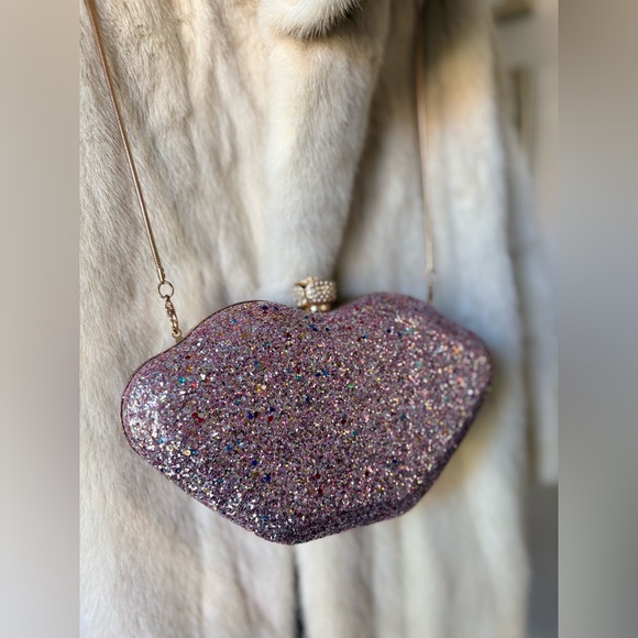 Pink Glitter Lip Shaped Clutch Chain Purse - Picture 12 of 12